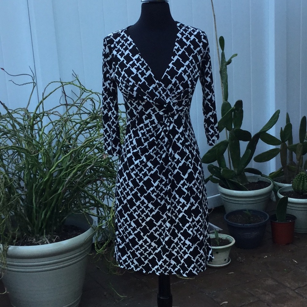 WHBM black & white dress size 2